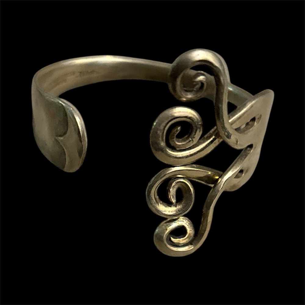 Elegant Silver Swirl Design Bangle Bracelet - Picture 11 of 11